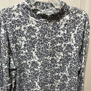 Floral Print Long Sleeve Turtleneck - White & Blk